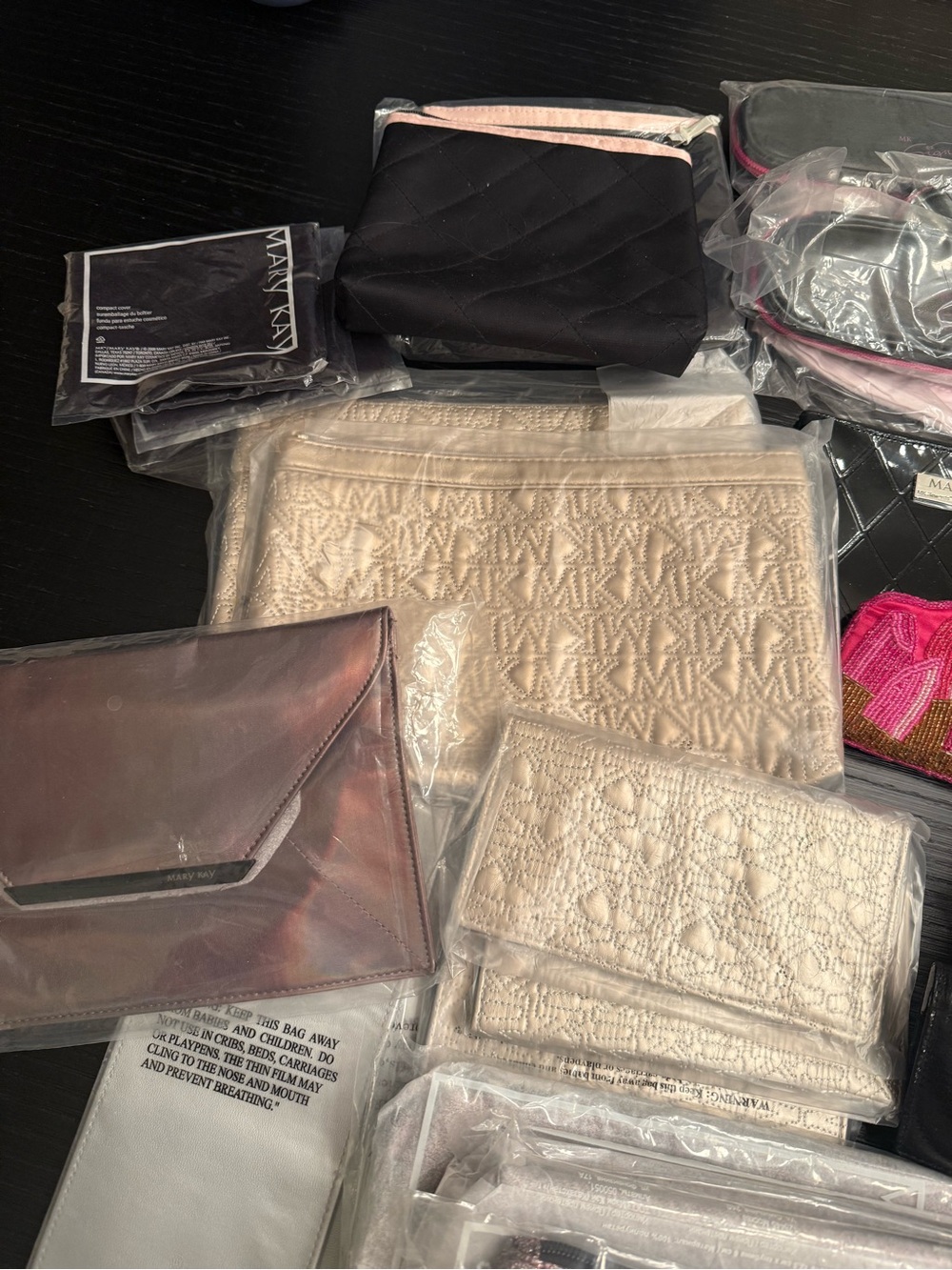 Mary Kay Bundle of 25+ Cosmetic Cases Makeup Bags Lot of Mary Kay Bags NEW - Picture 2 of 6
